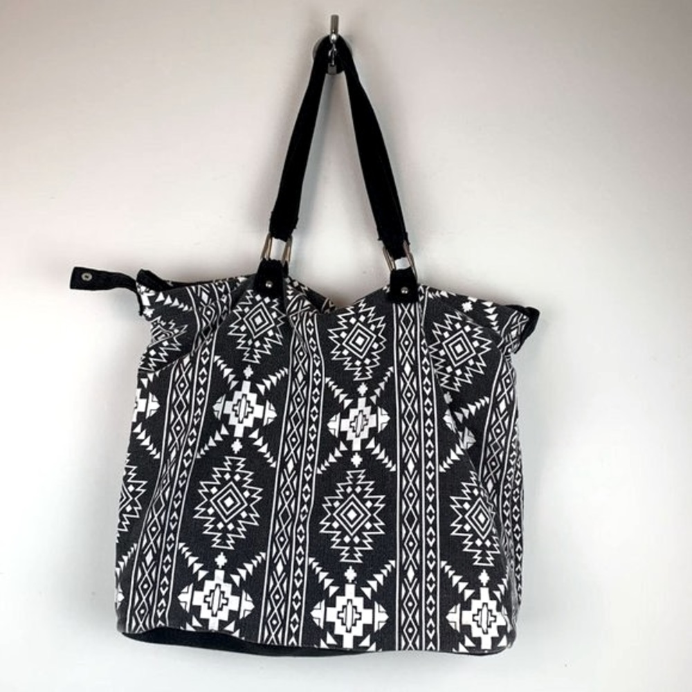 CHARLOTTE RUSSE Boho Aztec Travel Tote Beach Bag OS‎